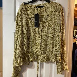 *New with tags* Women’s blouse